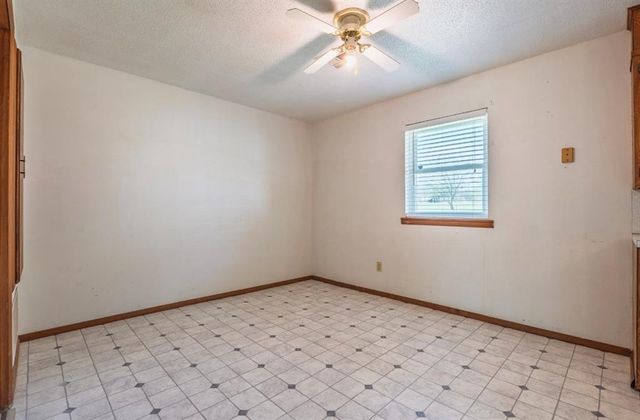 1310 W 15th Street, Prague, OK 74864