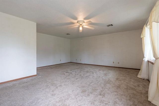 1310 W 15th Street, Prague, OK 74864