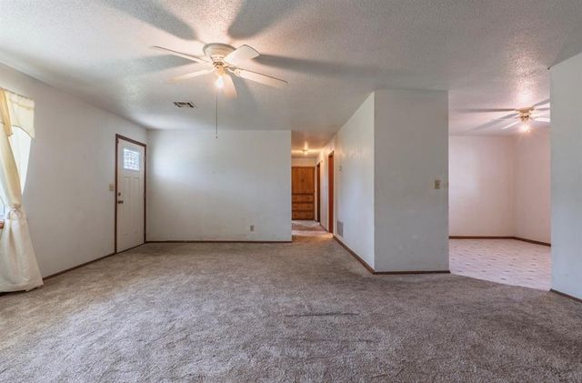 1310 W 15th Street, Prague, OK 74864