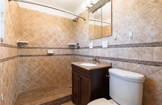 1310 W 15th Street, Prague, OK 74864