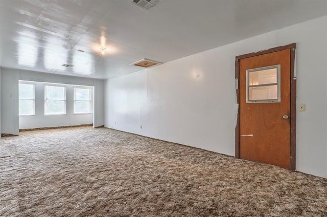 1310 W 15th Street, Prague, OK 74864