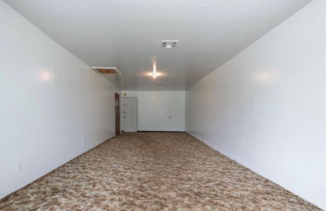 1310 W 15th Street, Prague, OK 74864