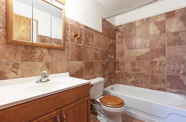 1310 W 15th Street, Prague, OK 74864