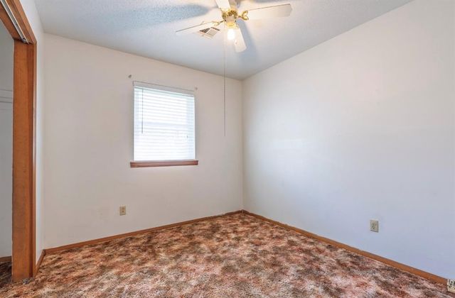 1310 W 15th Street, Prague, OK 74864