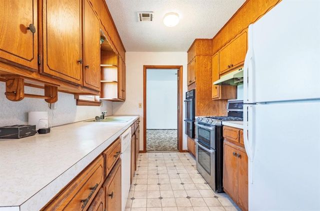 1310 W 15th Street, Prague, OK 74864