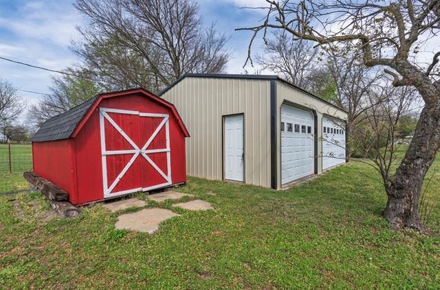1310 W 15th Street, Prague, OK 74864