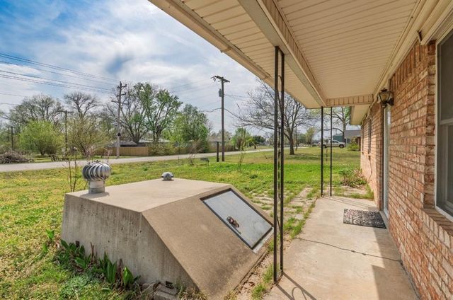 1310 W 15th Street, Prague, OK 74864