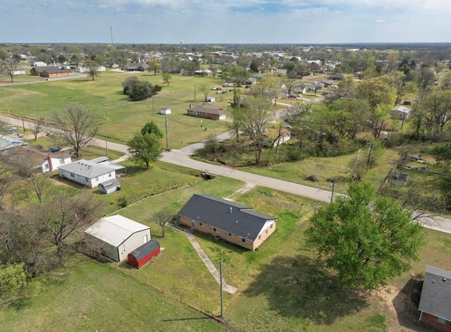 1310 W 15th Street, Prague, OK 74864