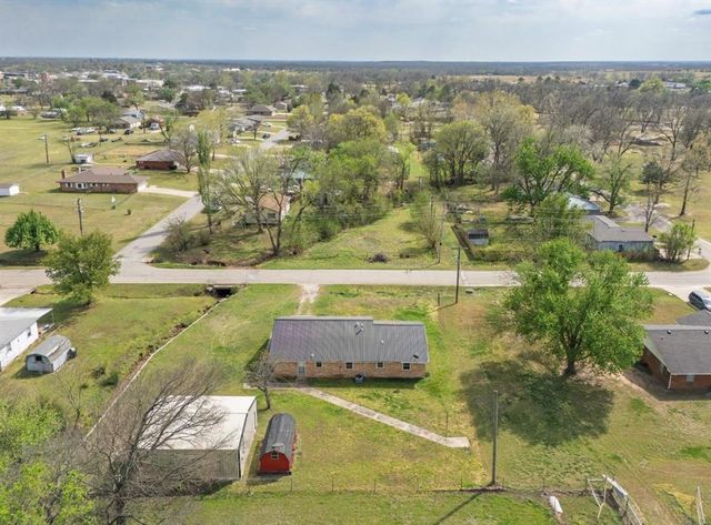 1310 W 15th Street, Prague, OK 74864