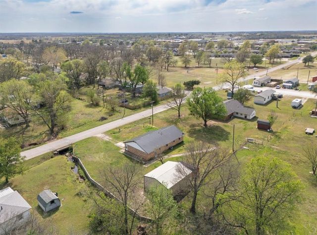 1310 W 15th Street, Prague, OK 74864