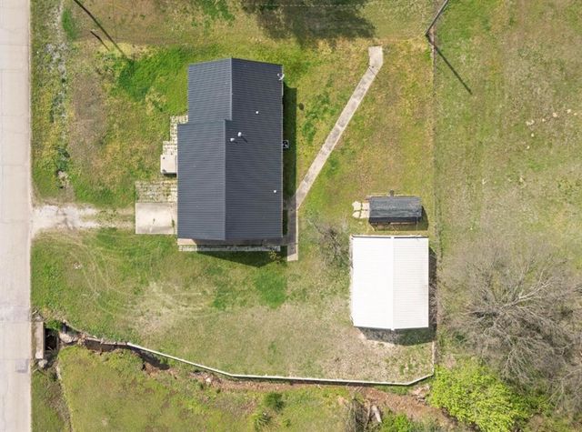 1310 W 15th Street, Prague, OK 74864