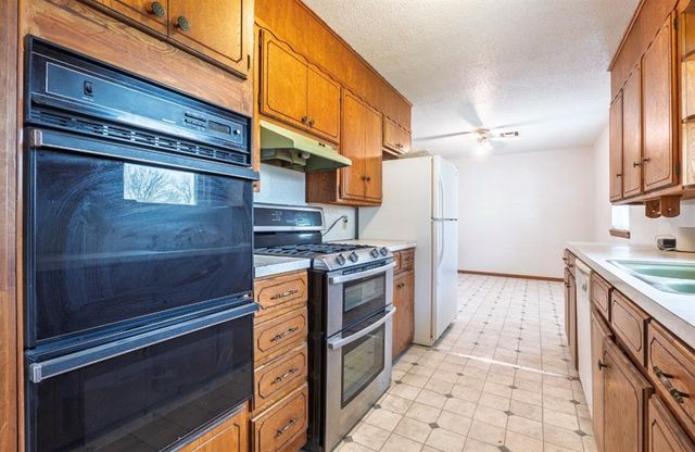 1310 W 15th Street, Prague, OK 74864