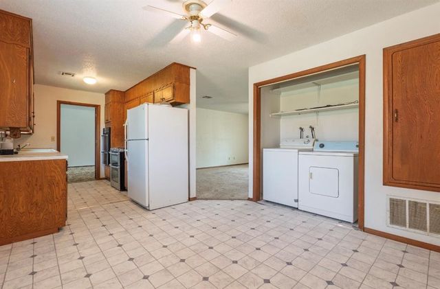 1310 W 15th Street, Prague, OK 74864