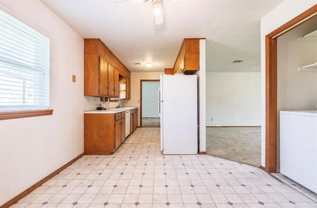 1310 W 15th Street, Prague, OK 74864