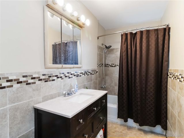 90-10 32nd Avenue 305, East Elmhurst, NY 11369