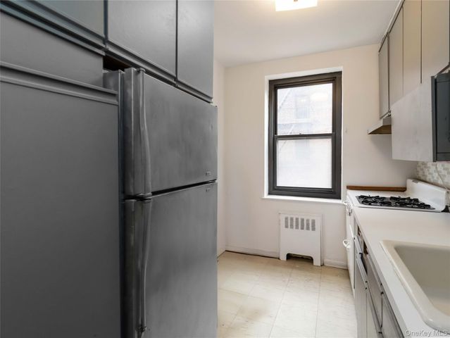 90-10 32nd Avenue 305, East Elmhurst, NY 11369