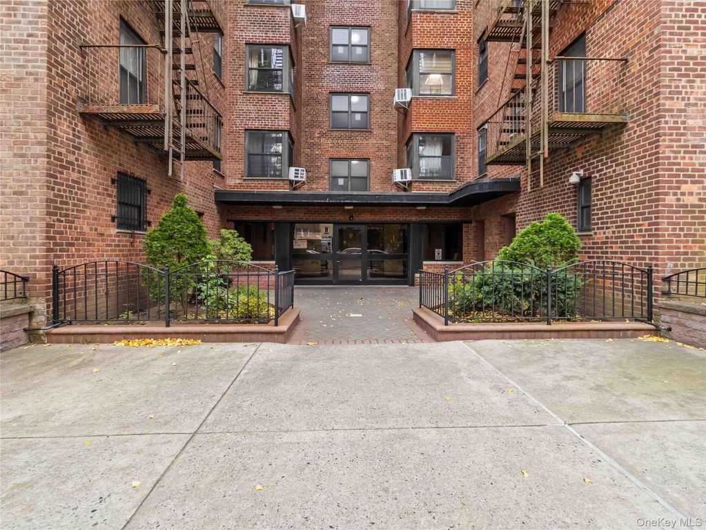 90-10 32nd Avenue 305, East Elmhurst, NY 11369