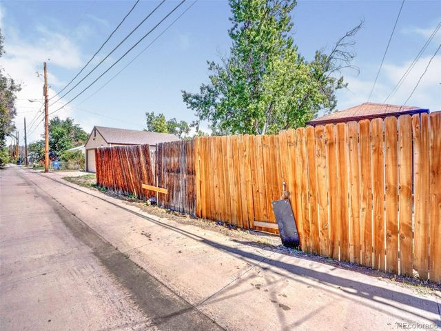 2025 Ironton St, Aurora, CO 80010