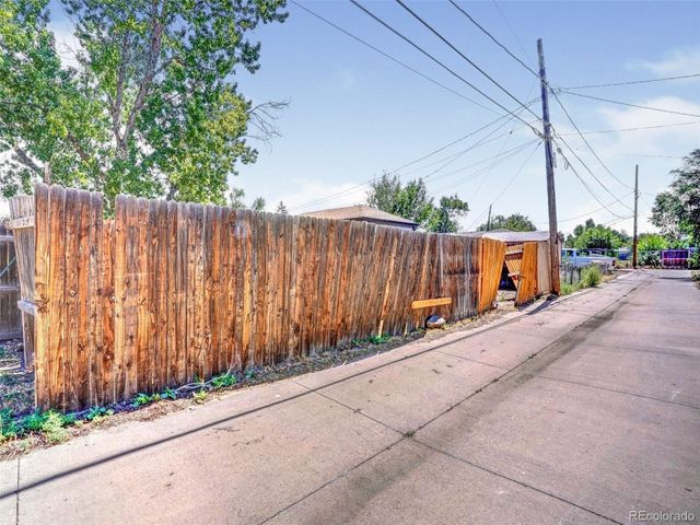 2025 Ironton St, Aurora, CO 80010