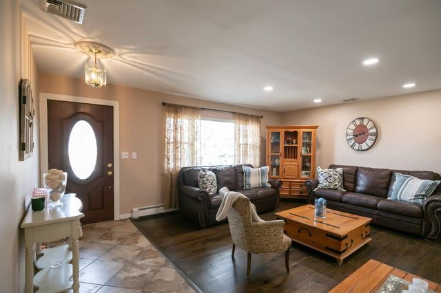 14 Eva Lane, Farmingville, NY 11738