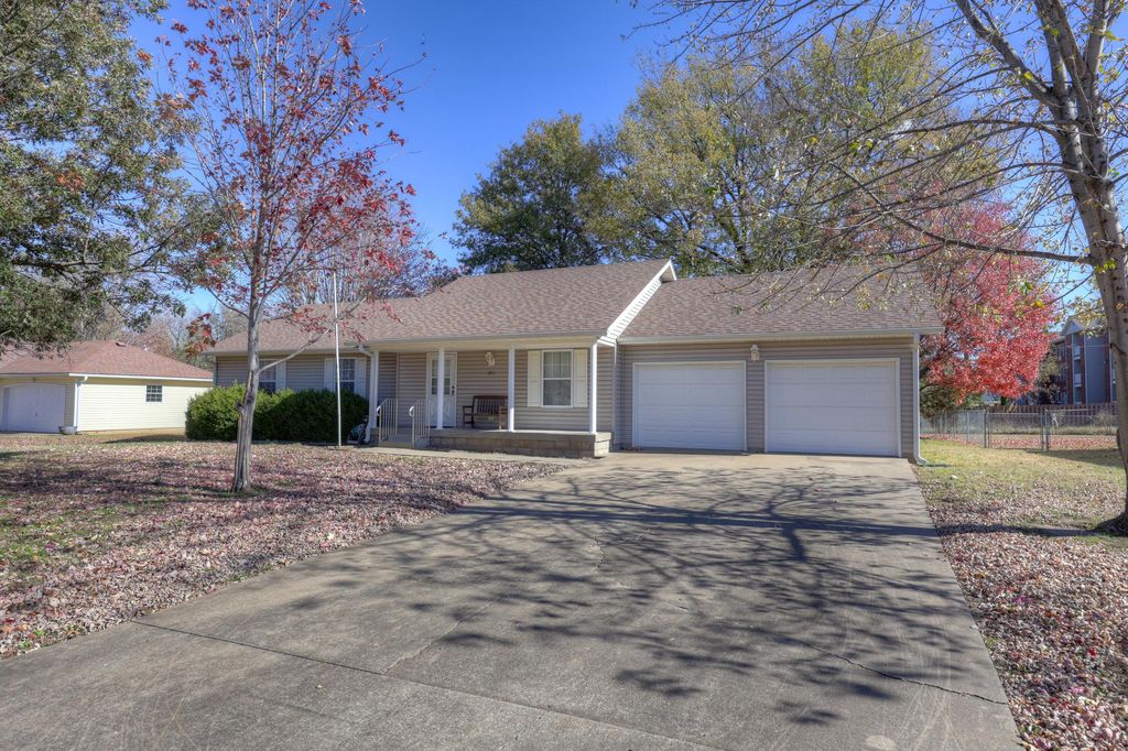 1411 Gold Stream Drive, Webb City, MO 64870