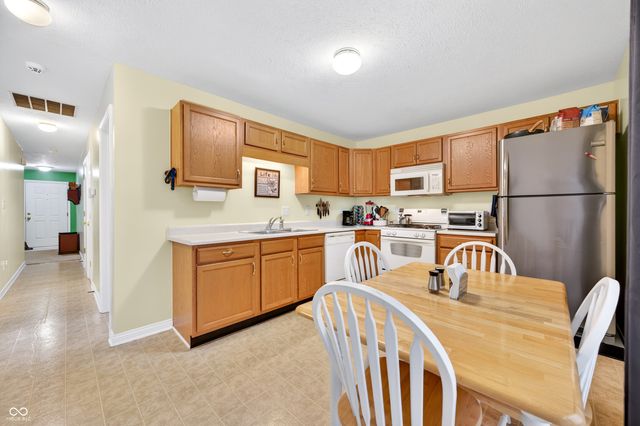 2002 Falcon Court, Franklin, IN 46131