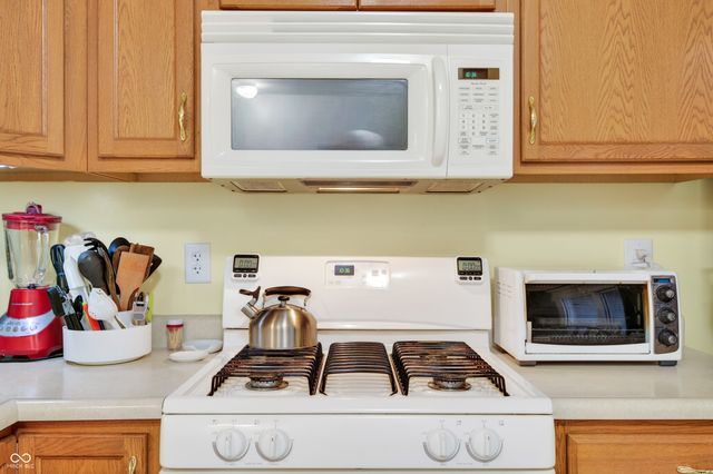 2002 Falcon Court, Franklin, IN 46131