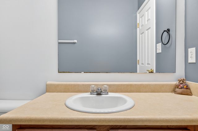 2002 Falcon Court, Franklin, IN 46131