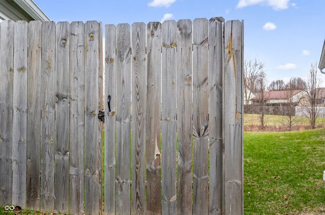 2002 Falcon Court, Franklin, IN 46131