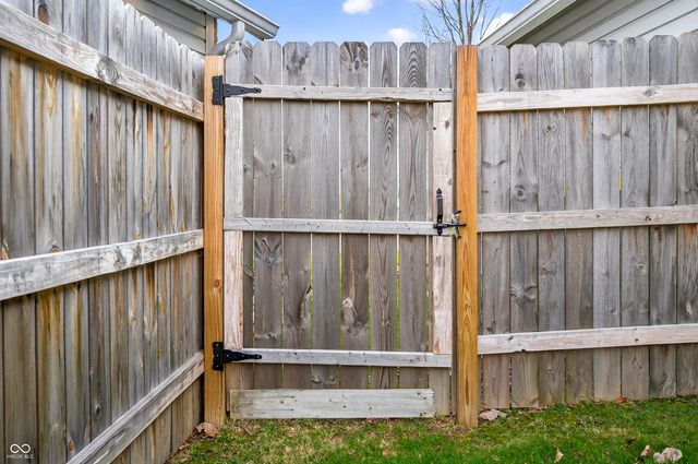 2002 Falcon Court, Franklin, IN 46131