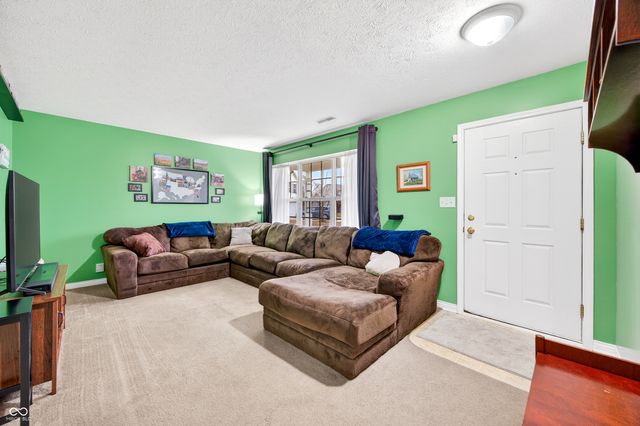 2002 Falcon Court, Franklin, IN 46131