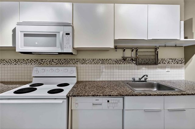 8640 NE 2nd Ave, El Portal, FL 33138