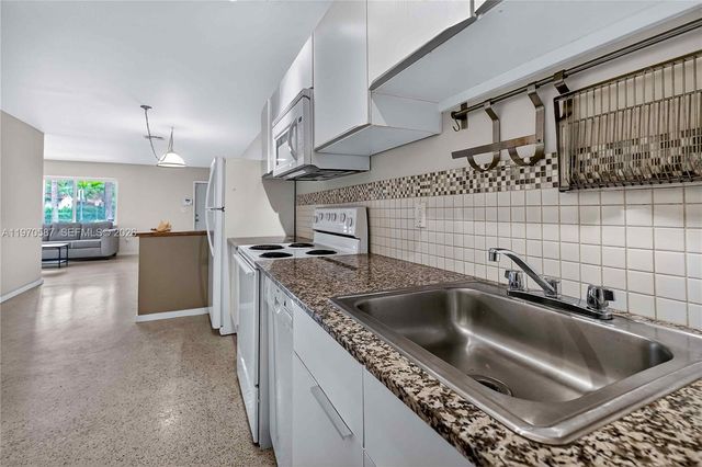 8640 NE 2nd Ave, El Portal, FL 33138