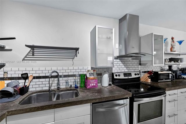 8640 NE 2nd Ave, El Portal, FL 33138