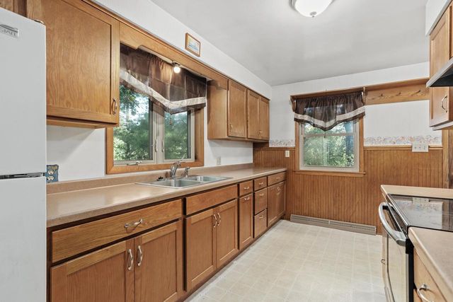 6927 N Harris Court, Westfield, WI 53964