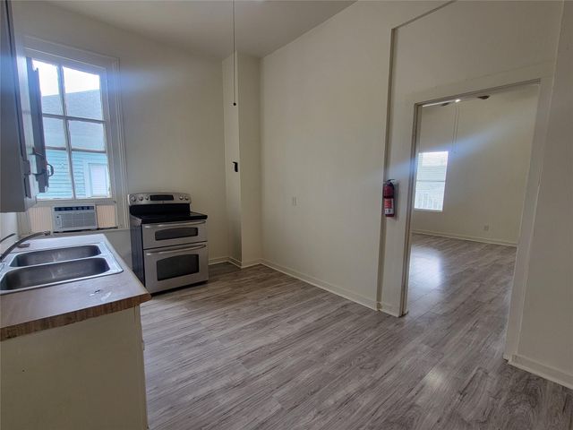 1910 Avenue N 4, Galveston, TX 77550