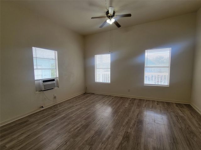 1910 Avenue N 4, Galveston, TX 77550