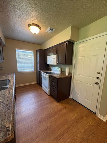 334 Linkwood Drive, Duncanville, TX 75137