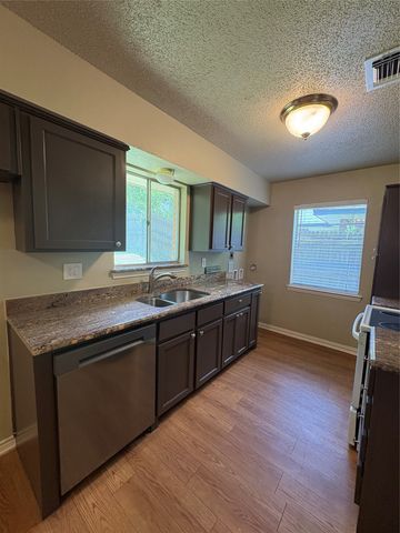 334 Linkwood Drive, Duncanville, TX 75137
