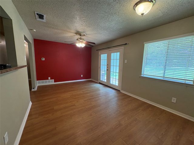 334 Linkwood Drive, Duncanville, TX 75137