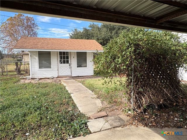 106 N 1st Street, Little River Academy, TX 76554