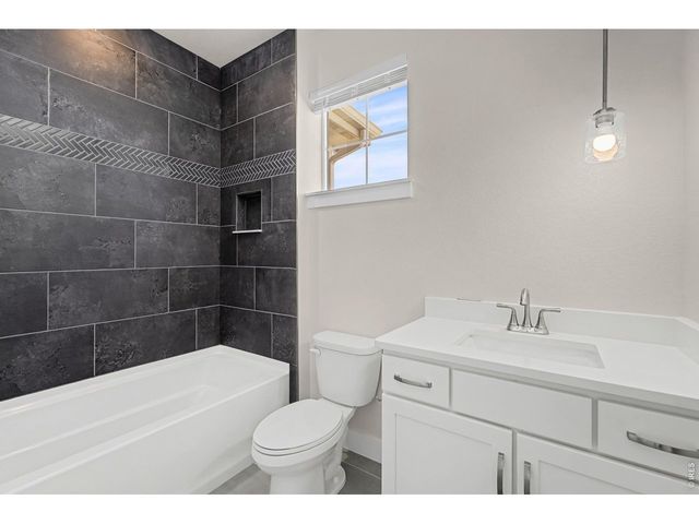 4216 Trapper Lake Dr, Loveland, CO 80538