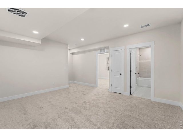 4216 Trapper Lake Dr, Loveland, CO 80538