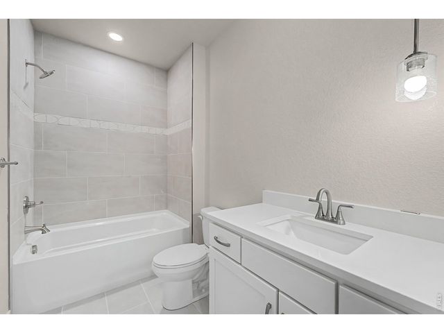 4216 Trapper Lake Dr, Loveland, CO 80538