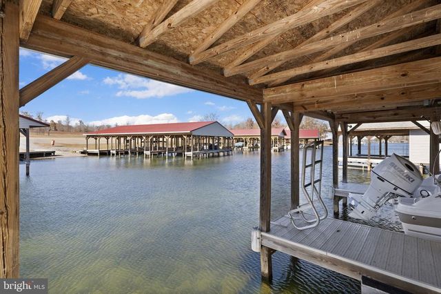 14 OAK RD, Bumpass, VA 23024