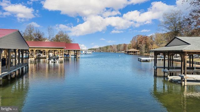 14 OAK RD, Bumpass, VA 23024