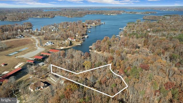 14 OAK RD, Bumpass, VA 23024