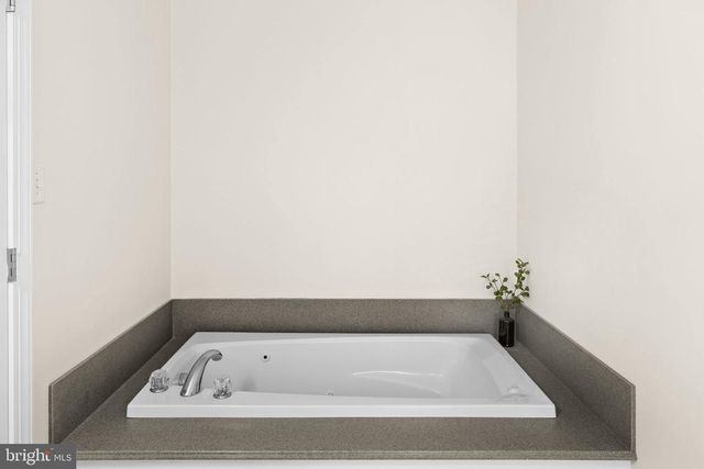 14 OAK RD, Bumpass, VA 23024