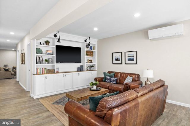 14 OAK RD, Bumpass, VA 23024