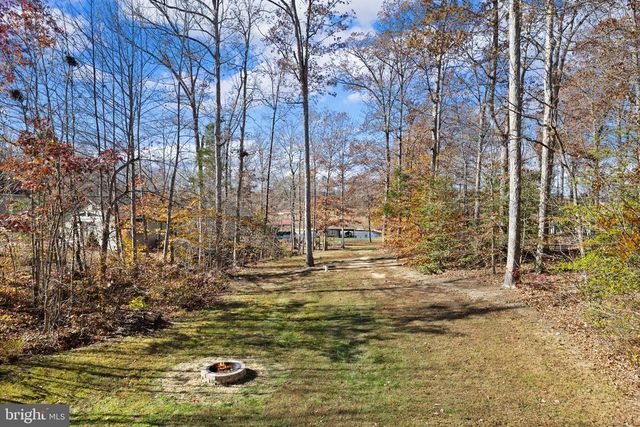 14 OAK RD, Bumpass, VA 23024